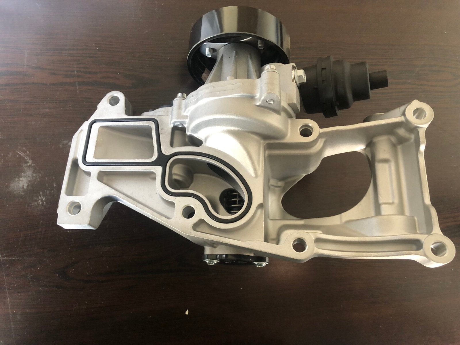 Water pump with supportطرمبة طرنبة ماء مع القاعدة - Image 2